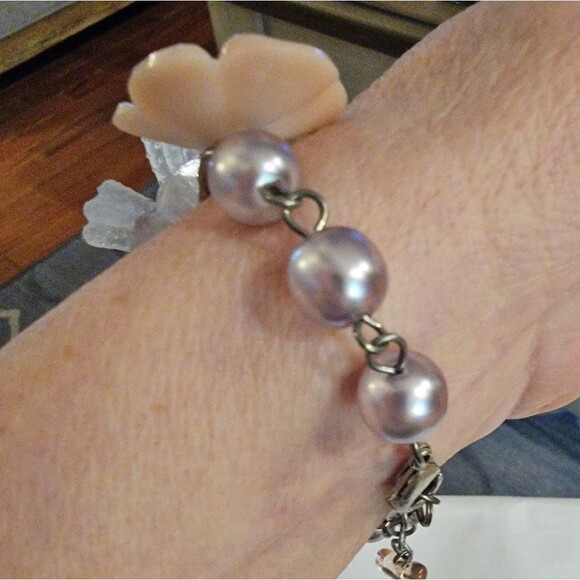 Sabika SS19 White Coral Resin Flowers Silver Pearl Beads Bracelet - Picture 4 of 5